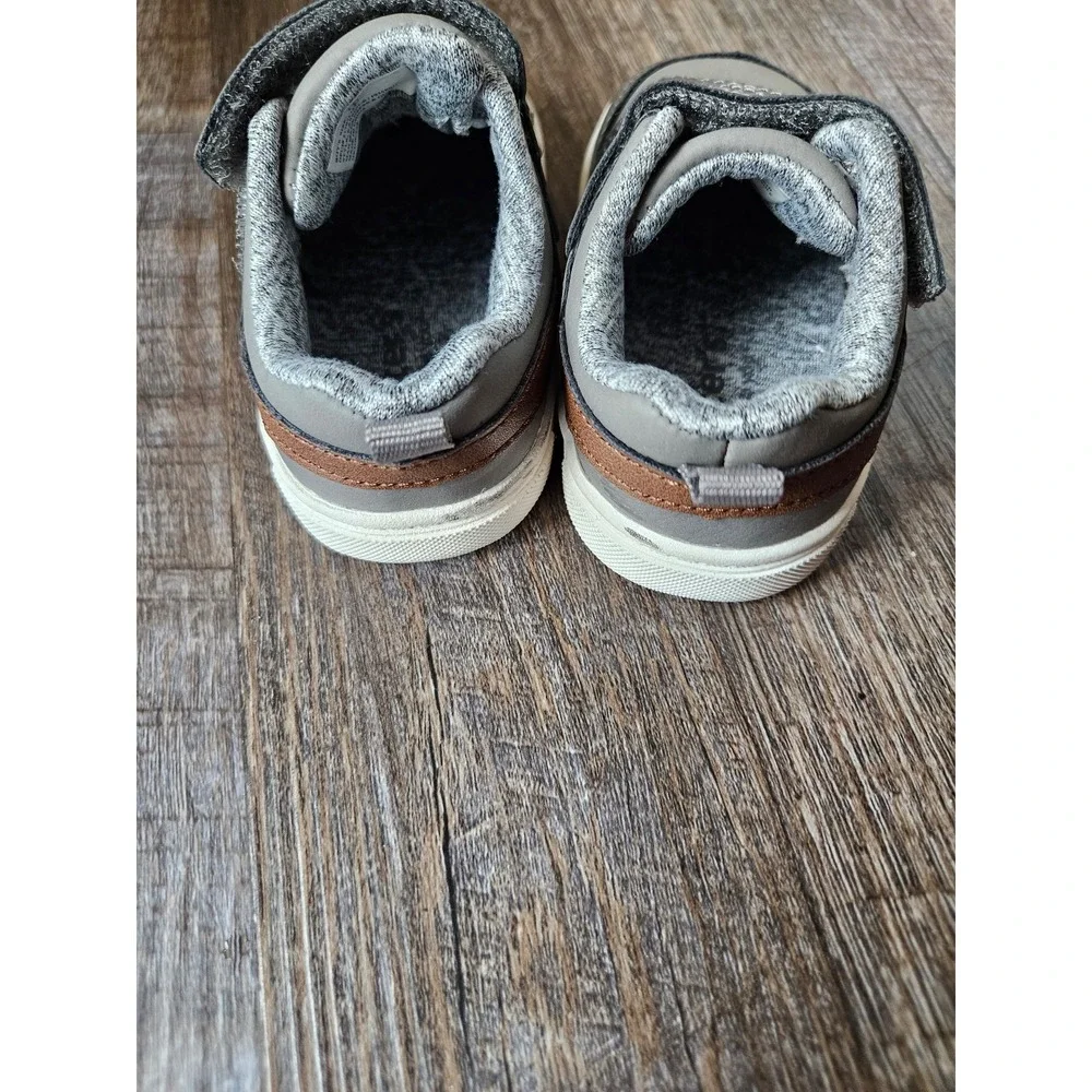Carters toddler boy shoes size 3 EUC
